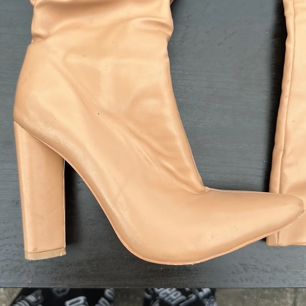 Senzio Women’s Nude Faux Leather Knee High Boots Size 9 Chunky Heel